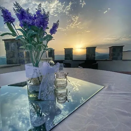 Il Castello Dei Principi Sanseverino Otel Viggianello